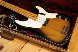 Fender AV II 54 P Bass (inkl. Koffer, Gurt und Kabel)