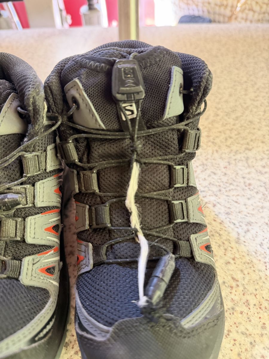 Adidas Chaussures garçon: Kinderschuhe 2x Gr.31 – D'occasion à La Garde (Sembrancher) par jan_b6mp 3