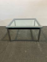 019 Couchtisch mit Glasplatte (Imitat Cassina)