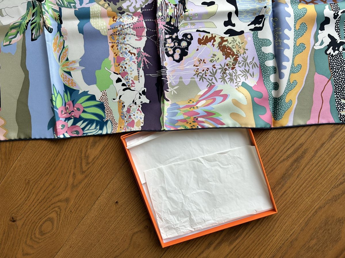 Hermès Foulards, Tücher & Schals: Carré Hermès En liberté ! 90 – Gebraucht aus Lully VD von Garance040 1