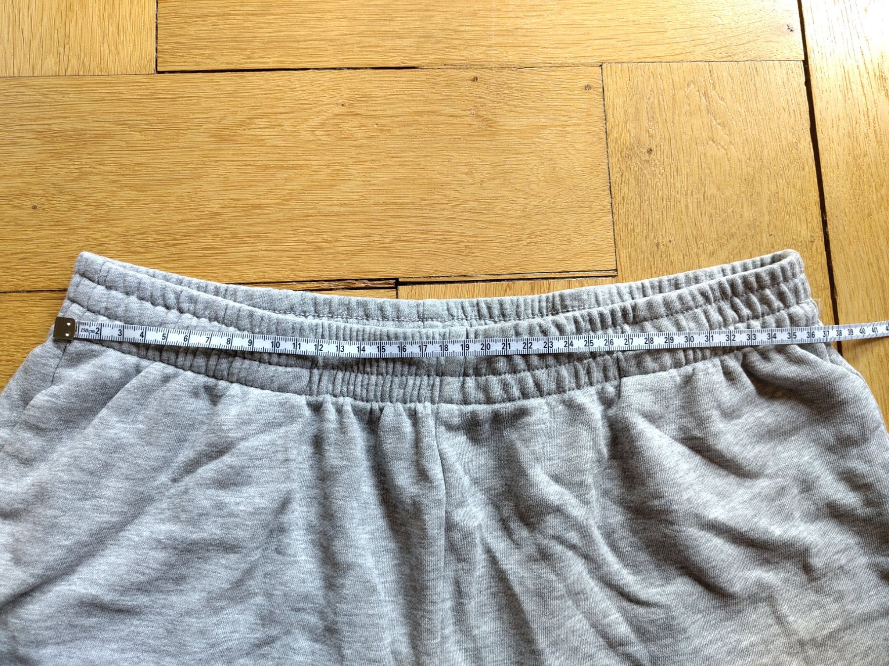 H&M Pantaloni: Jogginghose kurz – Usato da Bern venduto da Linii 3