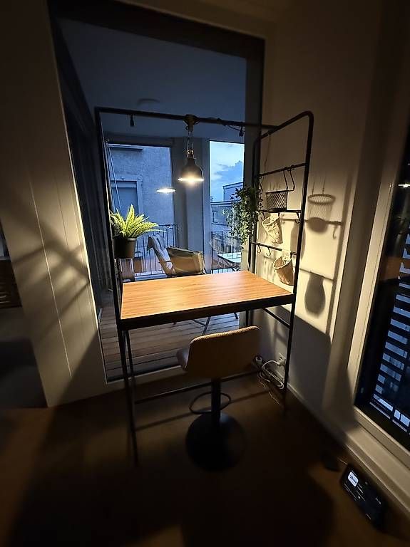 Tische: Bartisch mit Hocker, Lampe und Deko – Gebraucht aus St. Gallen von Raf145
