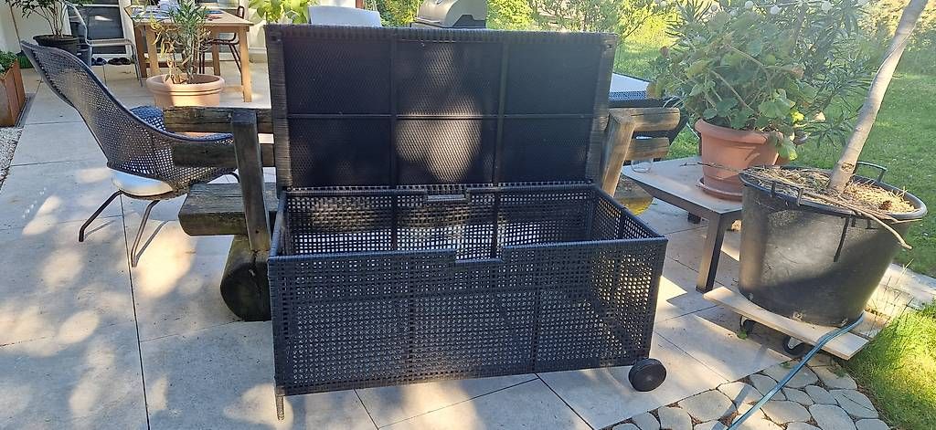 Ikea Coffres de rangement: Coffre de jardin – D'occasion à Fribourg par mezianen 1