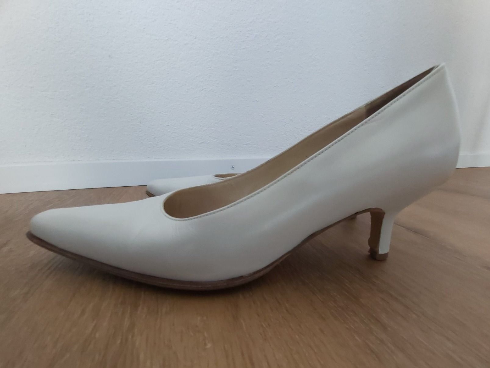 Chaussures femmes: Pumps, echtes Leder, weiss – D'occasion à Dielsdorf par Janisjan 1