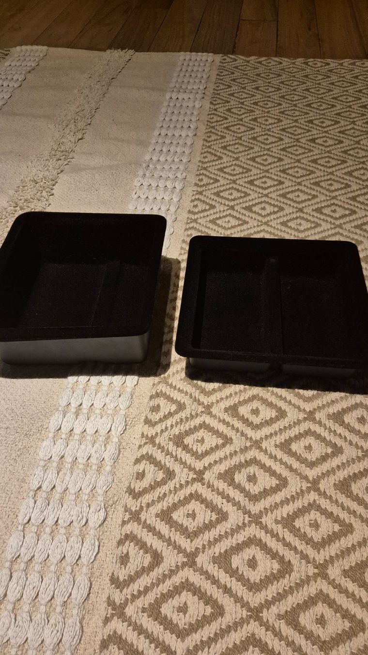 Tesla Accessori per altri veicoli: Mittelkonsolenschalen Tesla Model 3/Y – Usato da Elsau venduto da con_jqh7 3