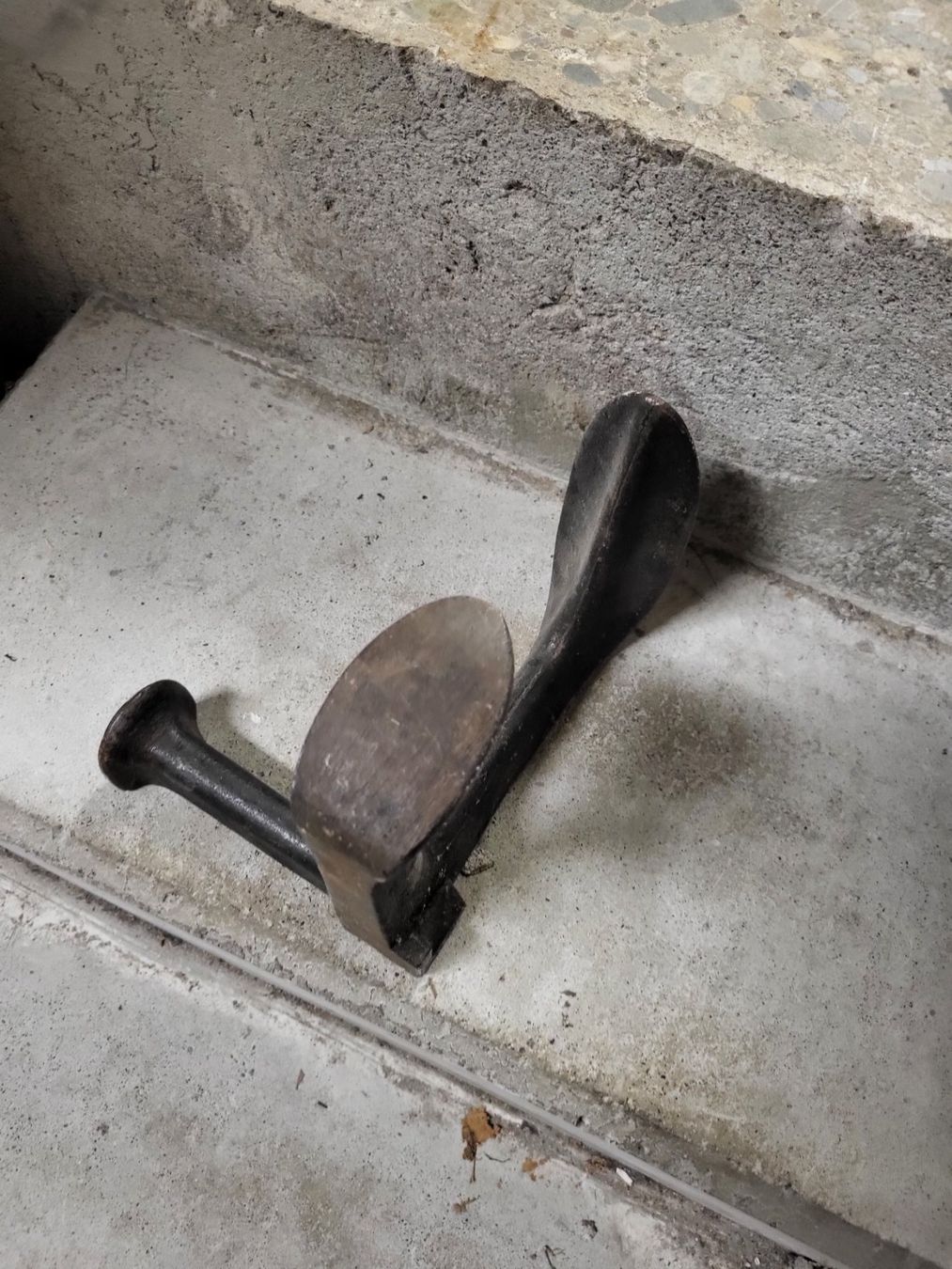 Werkzeuge: Antiker Schuhmacher-Amboss – Gebraucht aus Rümlang von Turrin 4