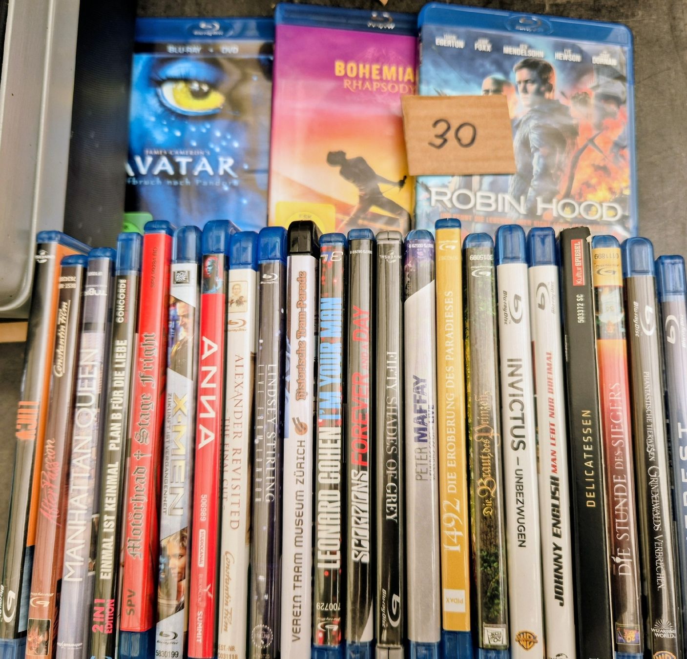 Alle DVDs: 500 Stk. Blue Ray+DVD Konvolut – Gebraucht aus Zweisimmen von Kleindietwil