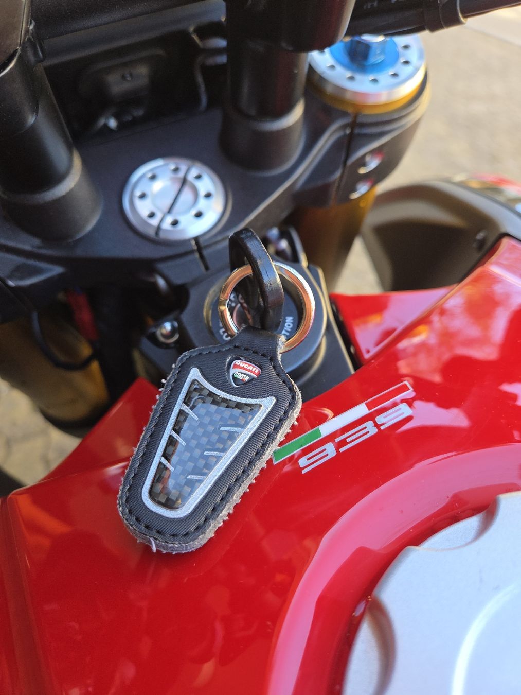Ducati Strasse: Ducati Hypermotard 939 SP – Gebraucht aus Horgen von corvomotorsports 5