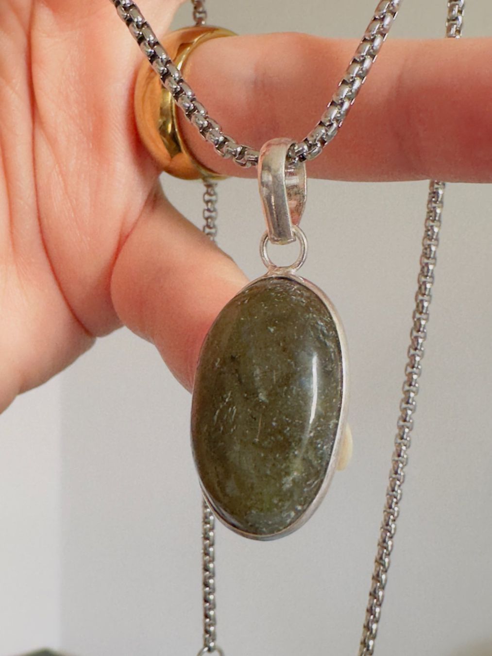 Ketten: Fashionable labradorite necklace – Neu und originalverpackt aus Genève von AGBERG 5