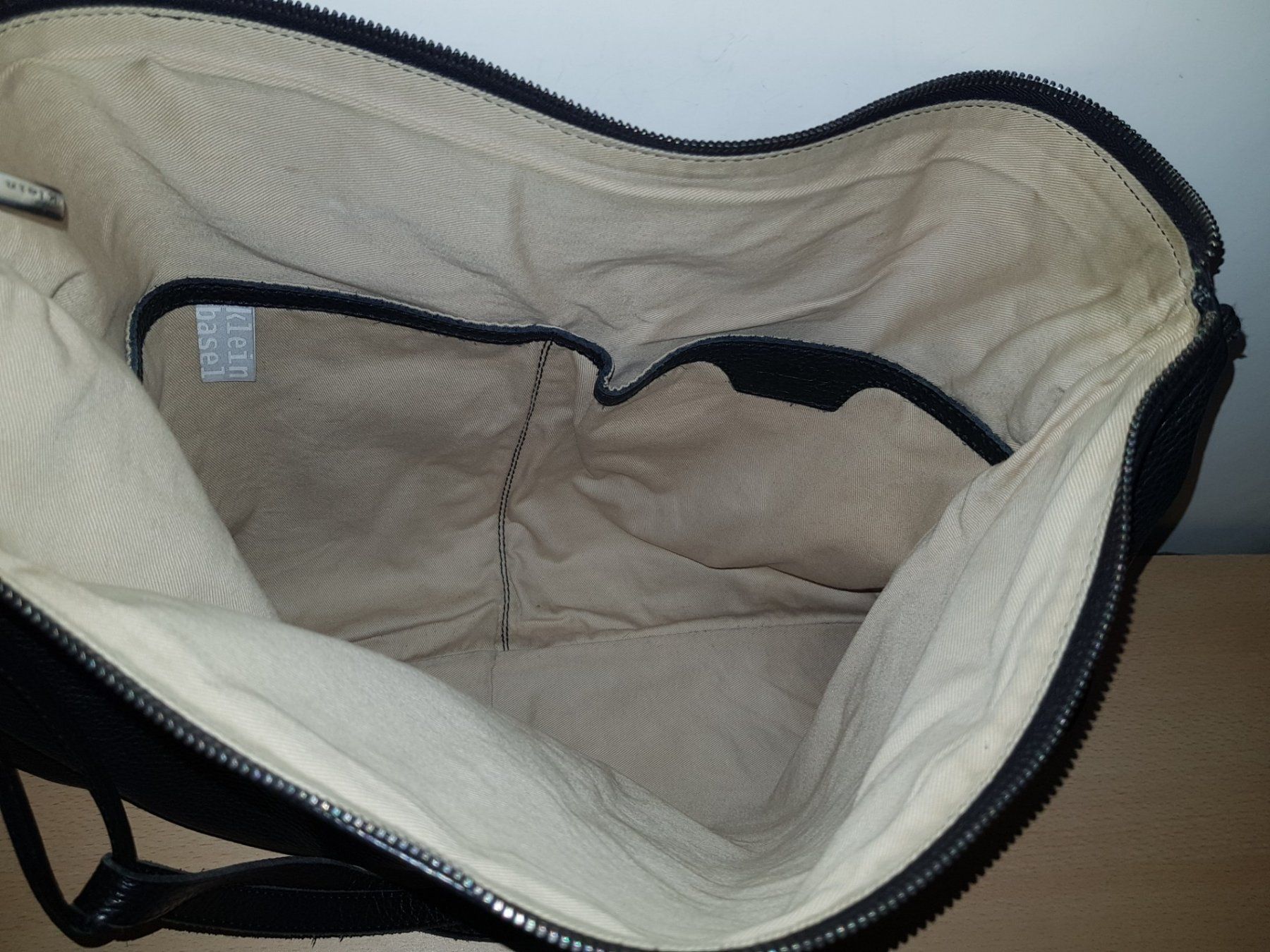 Kleinbasel Borse da donna: Klein Basel Leder Handtasche/Umhängetasche – Usato da Basel venduto da Birs868 5