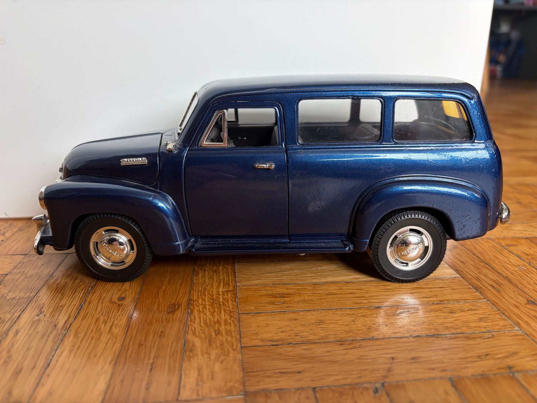 Chevrolet Modellautos: Chevrolet Suburban 1950 – Gebraucht aus Neuhausen von Jeff. 3