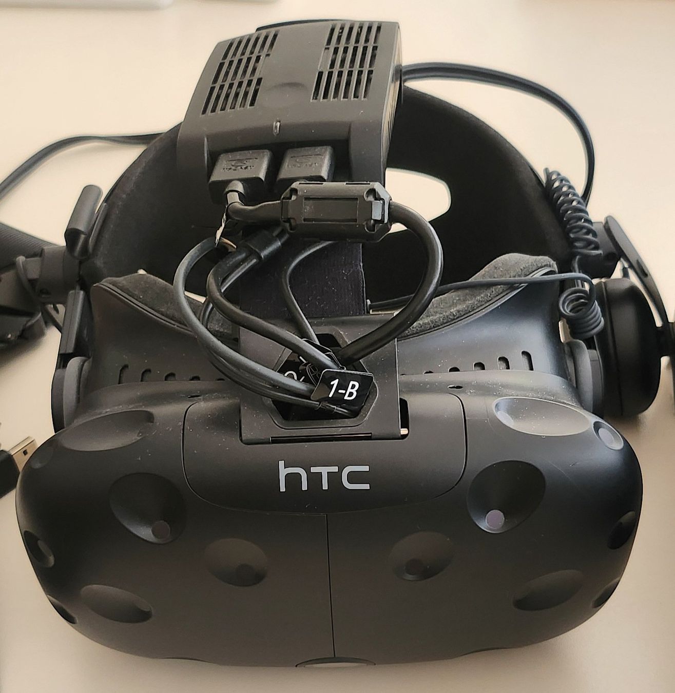 HTC VR Brille: HTC VIVE VR + PRO + TPCast WIRELESS HDMI - like new/enhanced – Gebraucht aus Zollikerberg von sandokanhaus 2