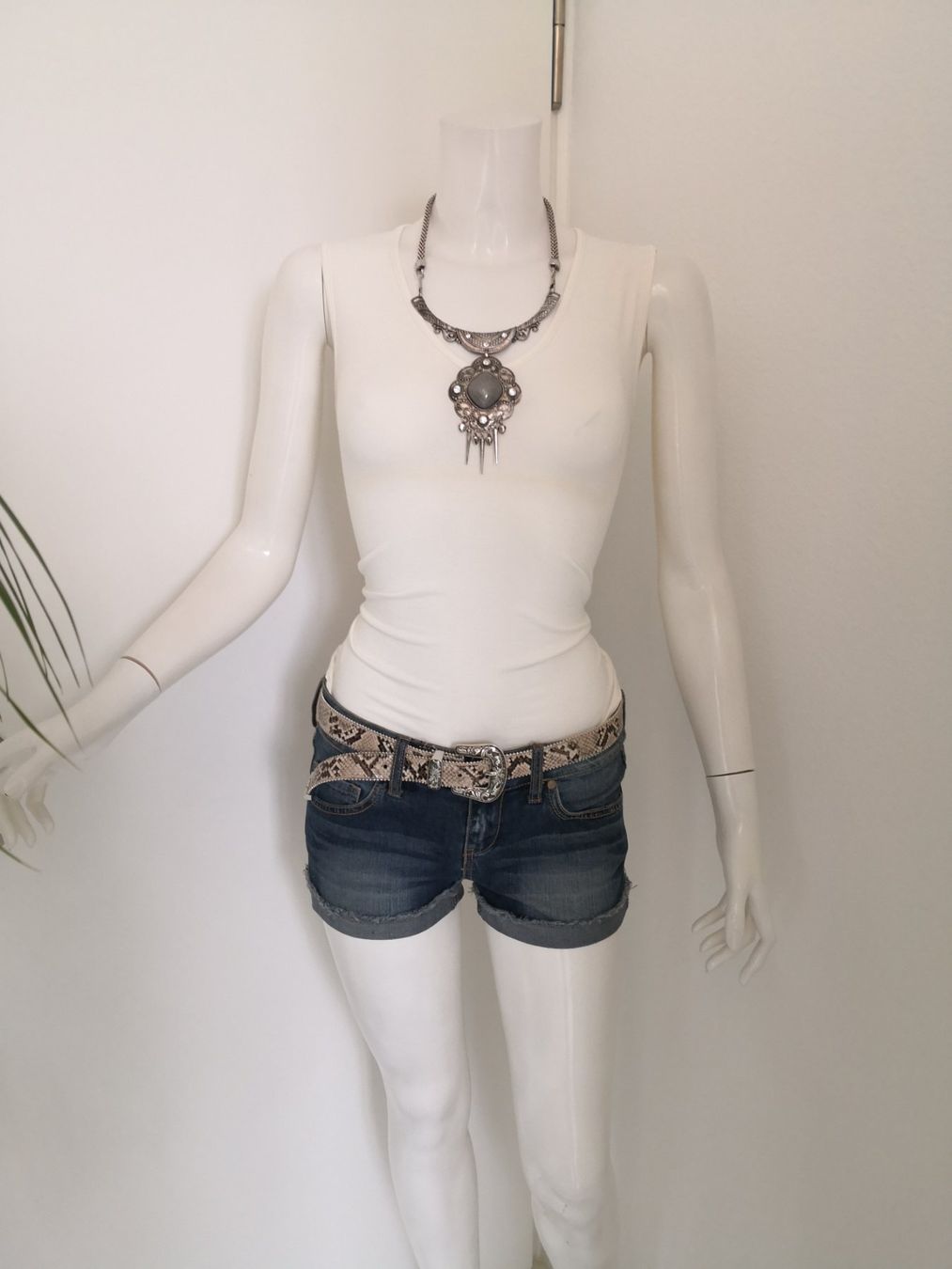 Mango Top: 🤩MANGO TOP ECRU MIT V-SCHNITT – Usato da Olten venduto da Naja-Twins-Twins 4