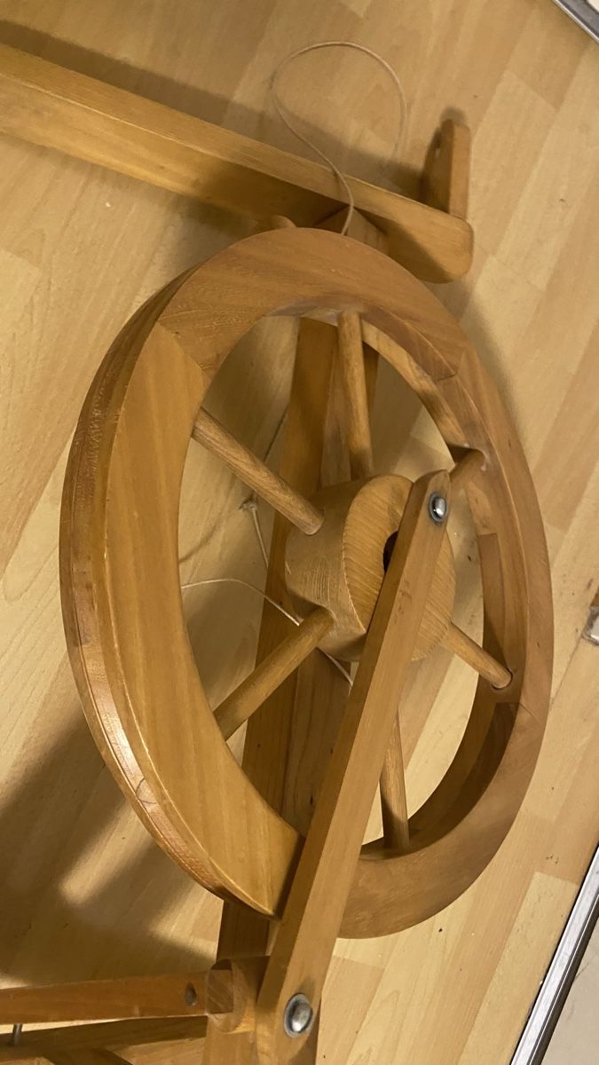 Spinnräder: Antikes Spinnrad Holz - Dekoobjekt – Gebraucht aus Zürich von Timi80 9