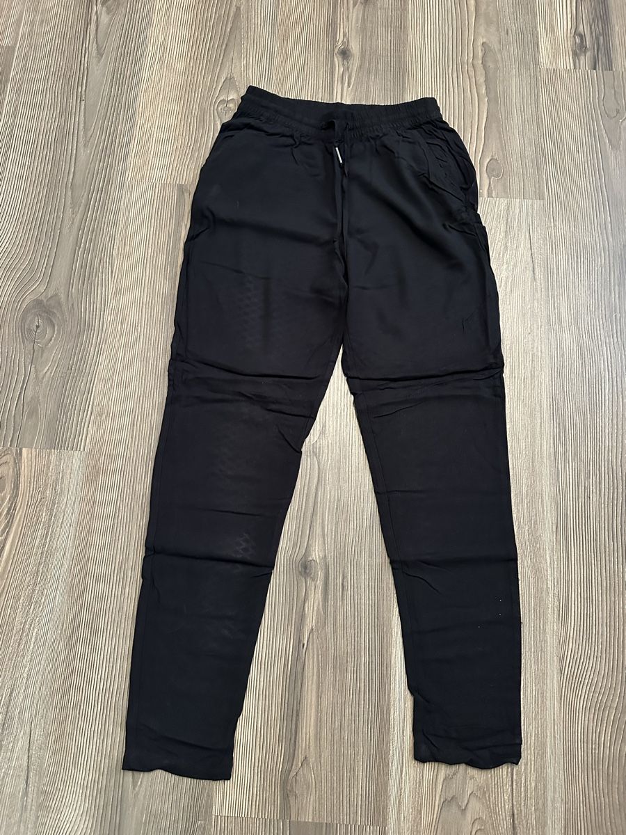 Only Pantaloni: Stoffhose schwarz Only Petite Gr. 32 – Usato da Schaanwald venduto da ael248