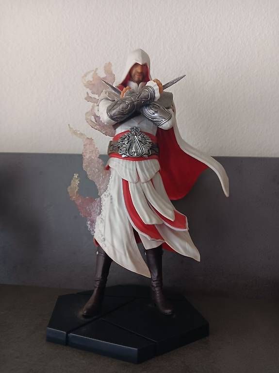 Statuette: Assassins Creed Figur Ezio Auditore – Usato da Strengelbach venduto da colangelo92
