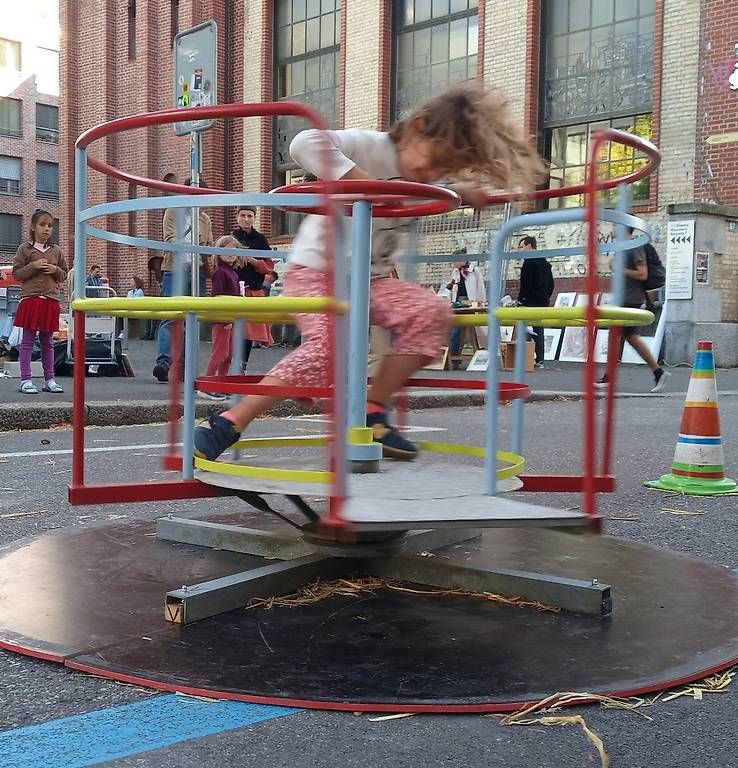 Spielzeuge: Spielplatz Karussell Spass  – Gebraucht aus Basel von umt_ts6w 1