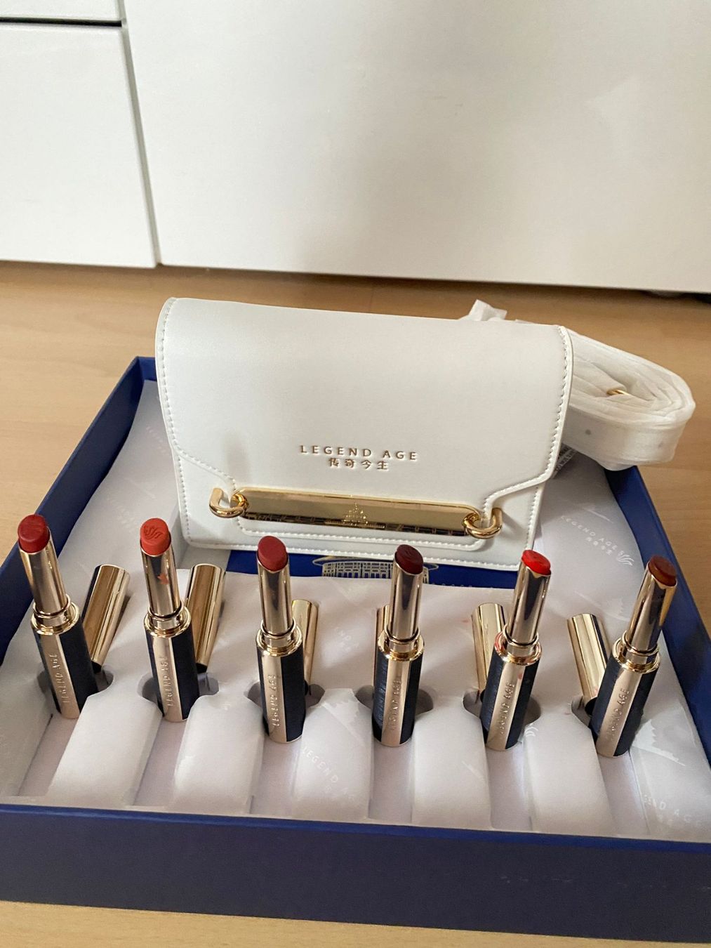 Make-up: Legend Age Lippenstift Set + Tasche NEU – Nuovo e nell'imballaggio originale da Rothrist venduto da lil_tg5m 2