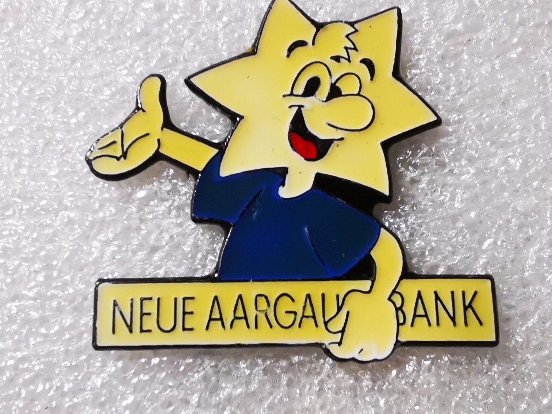 Placchette & Badge: Ansteckpin 138: Neue Aargauer Bank – Usato da Oppligen venduto da Pin-Fall-Shop