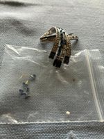 belle et solide broche strass et pierre verre bleue