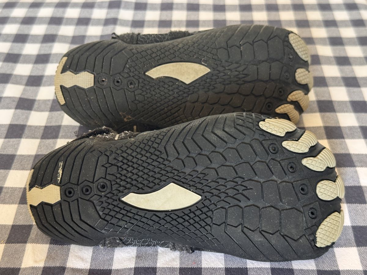 Scarpe per ragazzi: Kinder-Badeschuhe in Grösse 30 – Usato da Basel venduto da spassbremse 1