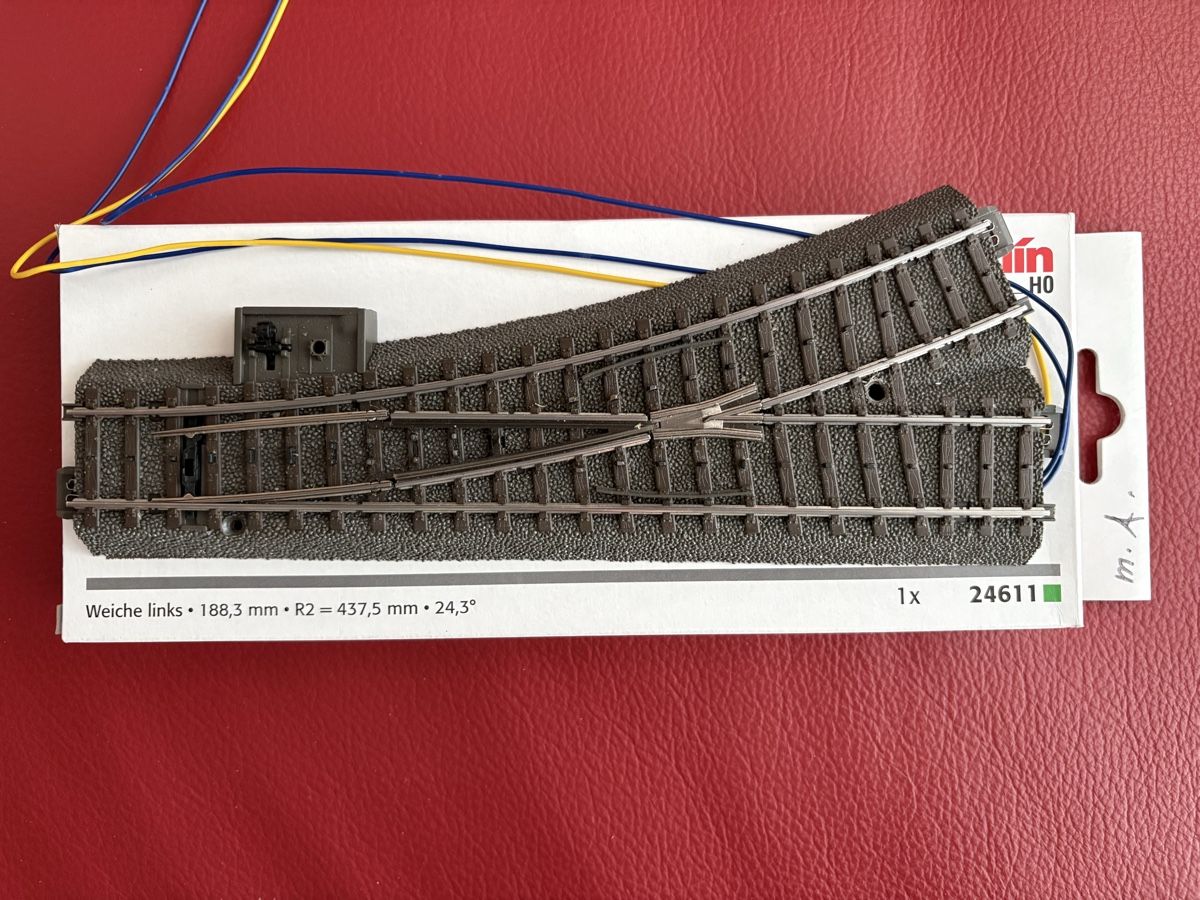 Märklin Trains électriques: MÄRKLIN 24611 Weiche links mit El.-Antrieb – D'occasion à Zuzwil SG par Zibu-3