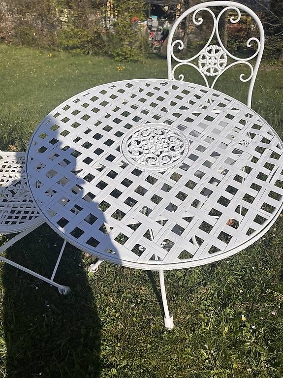 Tavoli: Bistro Gartentisch Antik mit 2 Stühlen klappbar – Usato da Speicher venduto da Alberto6701 1