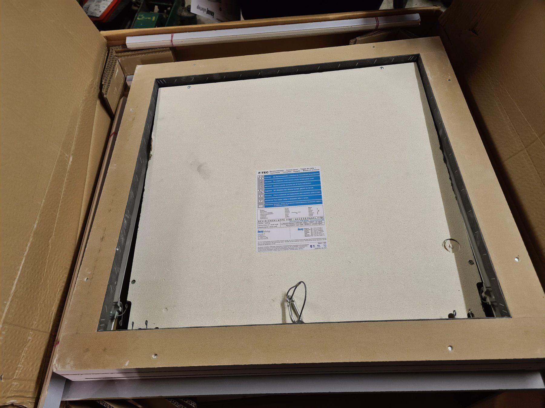 Box da tetto: Revisionsklappe F-TEC/ ACCESS PANEL – Nuovo (secondo la descrizione) da Fischbach-Göslikon venduto da Emanuel.Bardhi 4