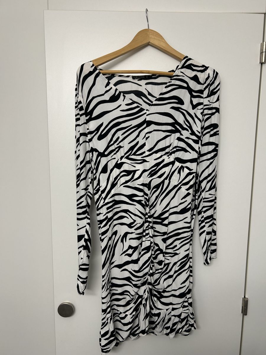 Kleider: Kleid LCW Zebra Muster Grösse M – Gebraucht aus Zürich von Nutla