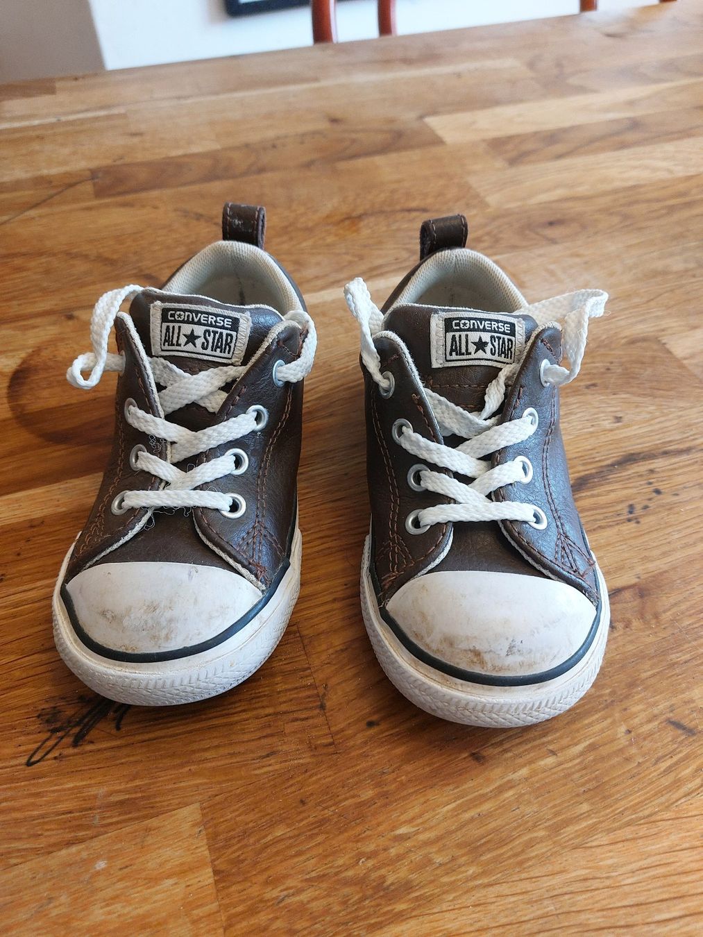 Converse Schuhe für Jungen: NUR VERSAND! Echte braune Leder Chucks Converse EU 24 – Gebraucht aus Schaffhausen von labor1985 1