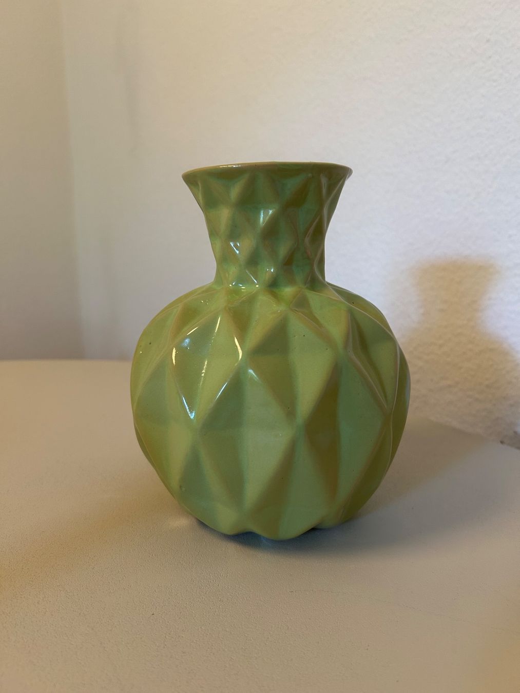 Vase & Récipients: Wunderschöne, limettengrüne Keramikvase – D'occasion à Rorschacherberg par Svebe 1