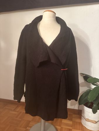 Schwarzer Strickmantel Element Gr. M mit Muster am Rücken