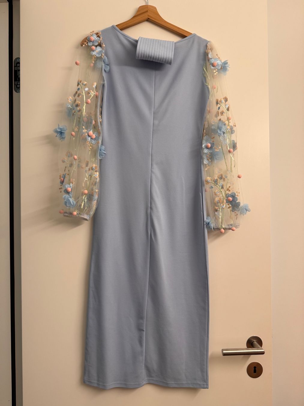 Shein Kleider: Kleid mit Blumenapplikationen und Puffy-Ärmeln – Gebraucht aus Dietikon von dia_bkv5 4