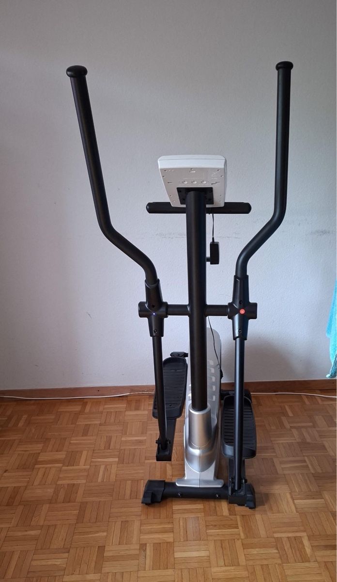 Vélos d'appartement: Crosstrainer Heimtrainer Silber guter Zustand – D'occasion à Bern par lio_f6wm 2