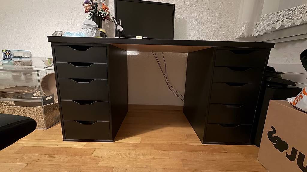 Schreibtische: IKEA Schreibtisch  – Gebraucht aus Konolfingen von rod_6lwz