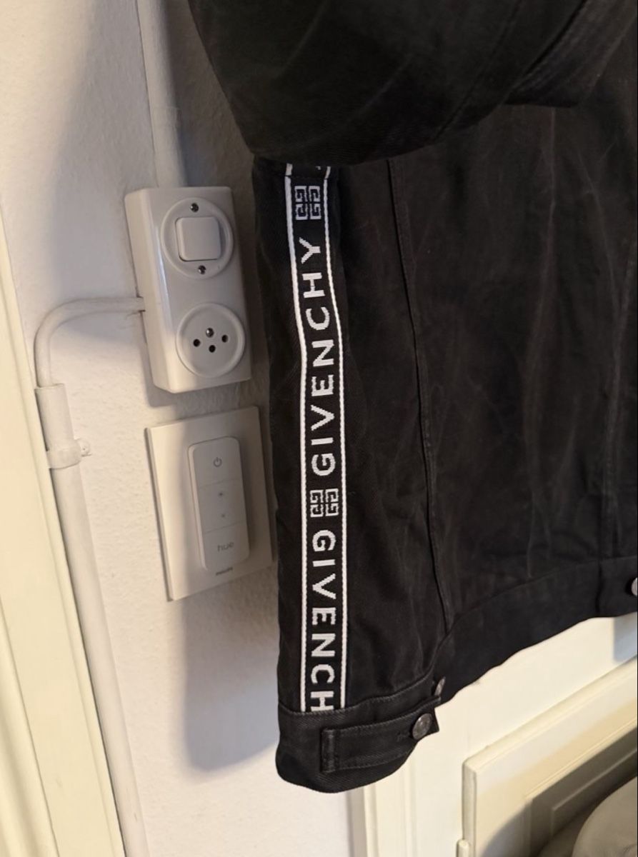 Givenchy Vestes: Veste Givenchy – Neuf (Voir description) à Bulle par gre_v7rv 3