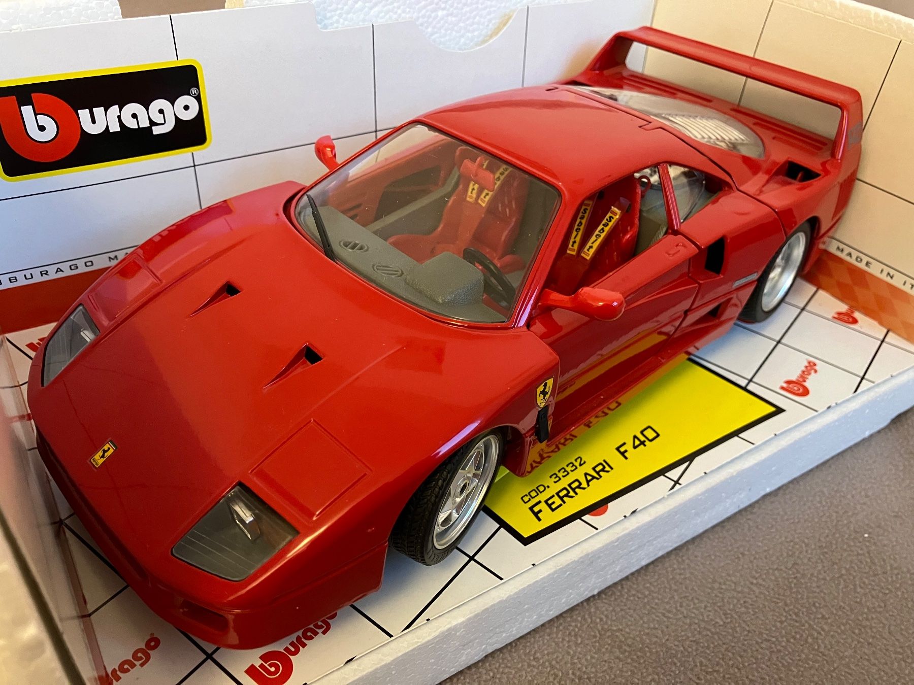 Ferrari F40 Bburago, Gold Collection, 1:18, Top Zustand (Usato) a