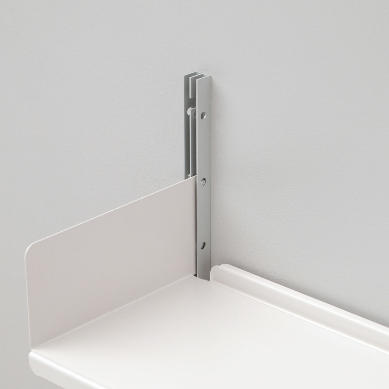 Vitsoe Regale: 4x E-Profil 171cm Vitsoe 606 Dieter Rams – Gebraucht aus Zürich von jasperbe