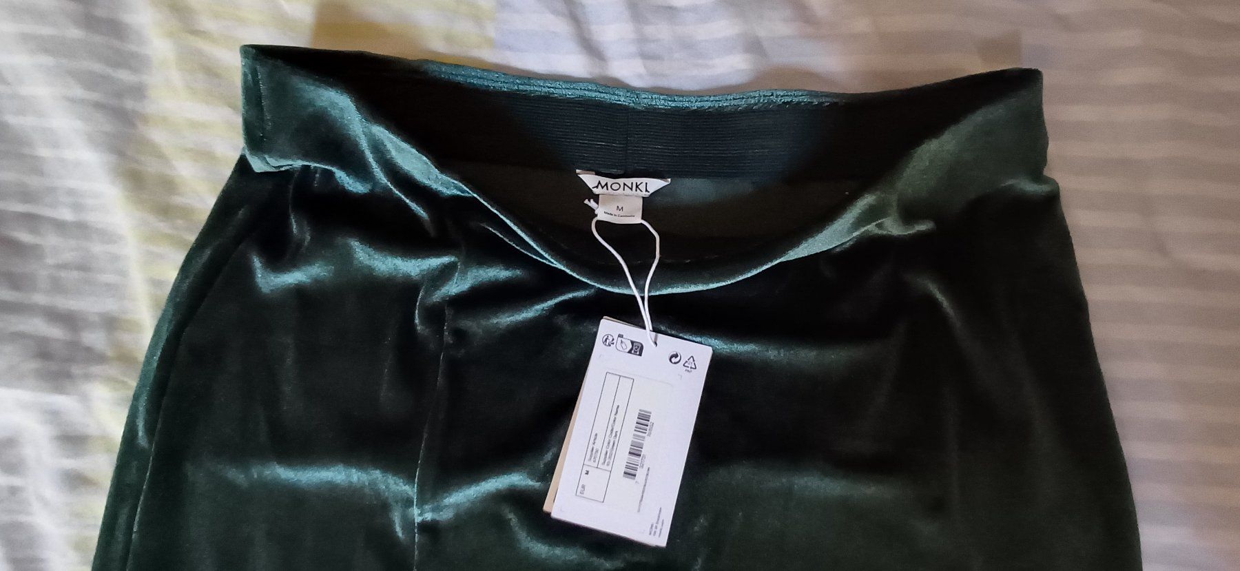Gonne: Jupe velours vert - M – Nuovo e nell'imballaggio originale da Genève venduto da mar_gm2c 4