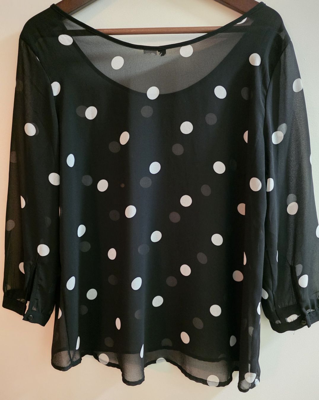 Camicette: Damen Bluse, Leicht transparente Optik mit Tupfen Muster – Usato da Basel venduto da sci_67ms 5