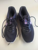 Nike Turnschuh Gr. 40 (eher 39)