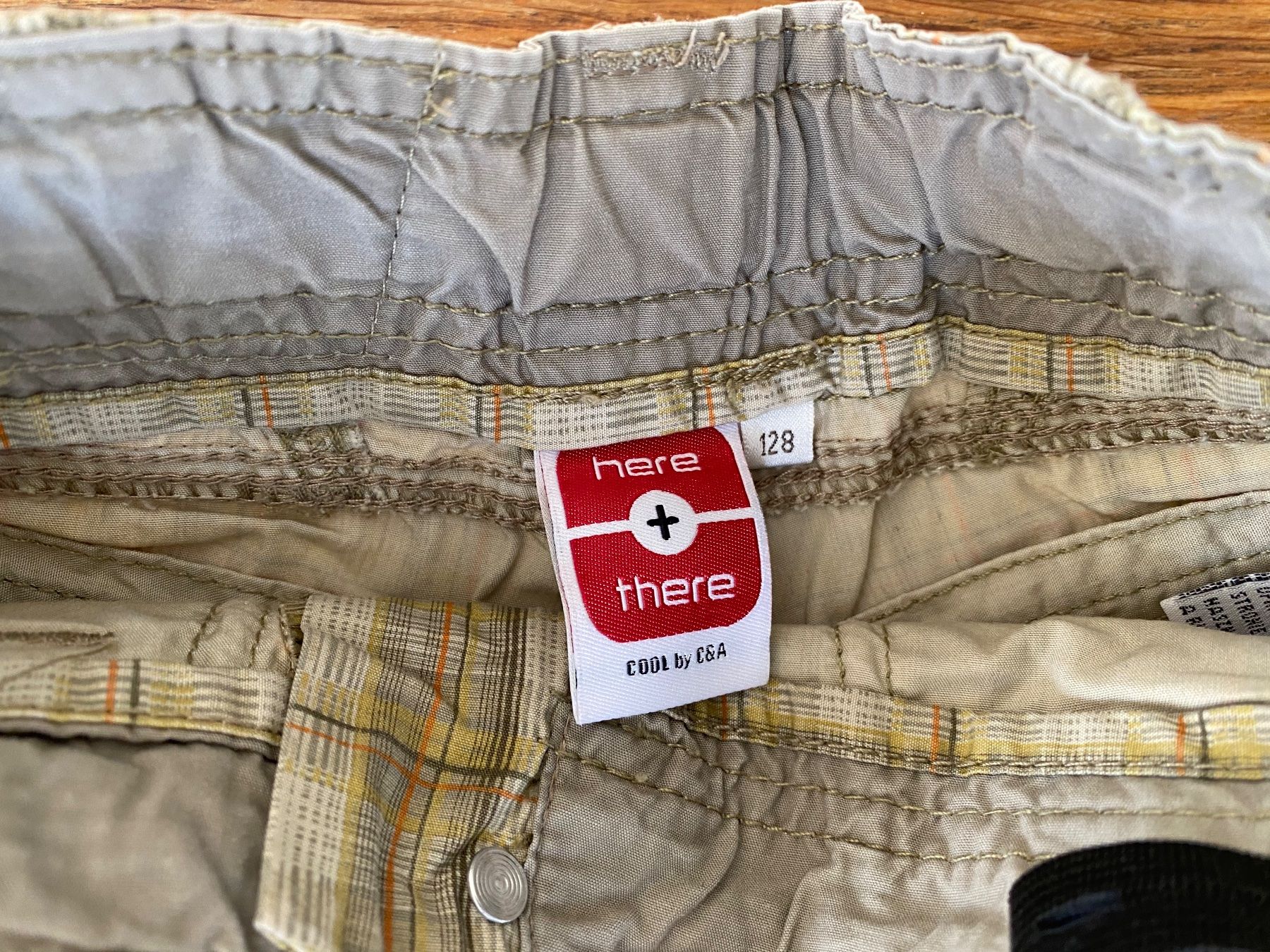 Pantaloni: schöne und bequeme Shorts Gr. 128 – Usato da Buchrain venduto da Sunny026 2