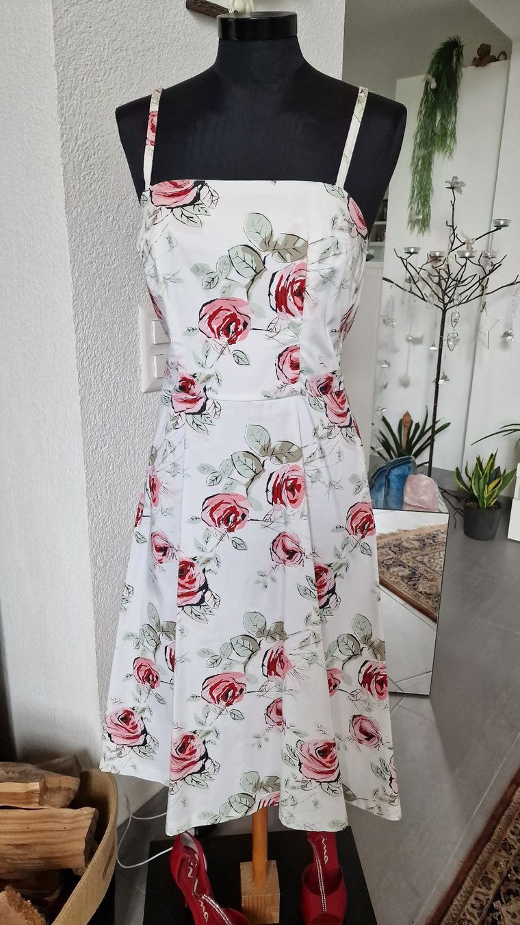 Vestiti: Schönes Kleid mit Rosen-Print – Usato da Wil  AG venduto da Kfloh