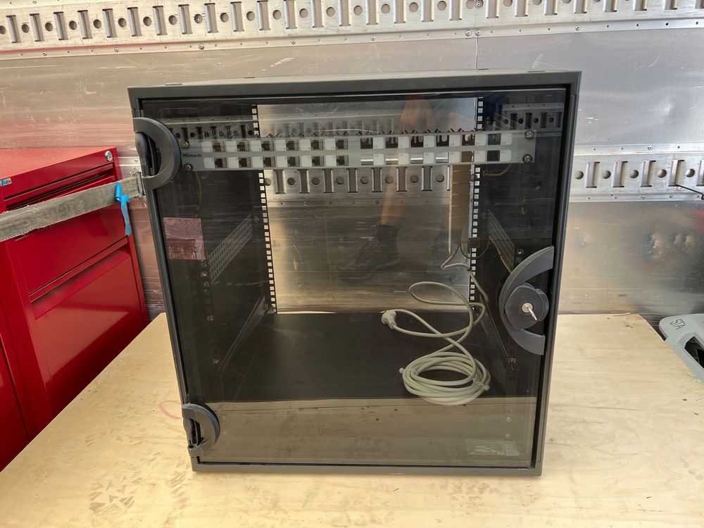 Server Rack klein schwarz (Gebraucht) in Egg b. Zürich für CHF 210 ...