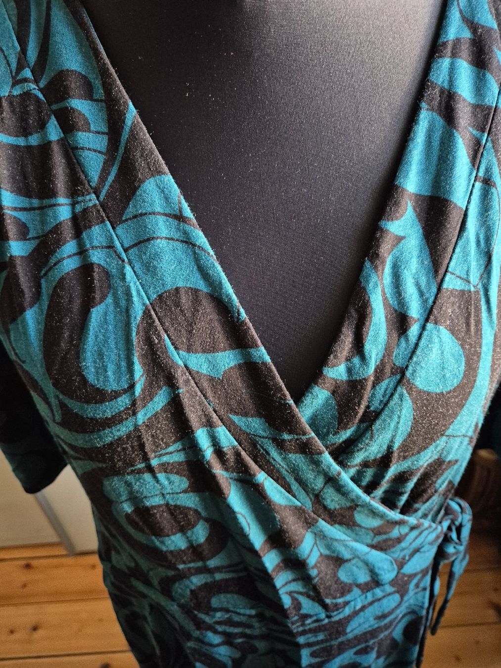Vestiti: Turquoise & Black Print Wrap Dress – Usato da Carouge GE venduto da Shifty_Shift 3