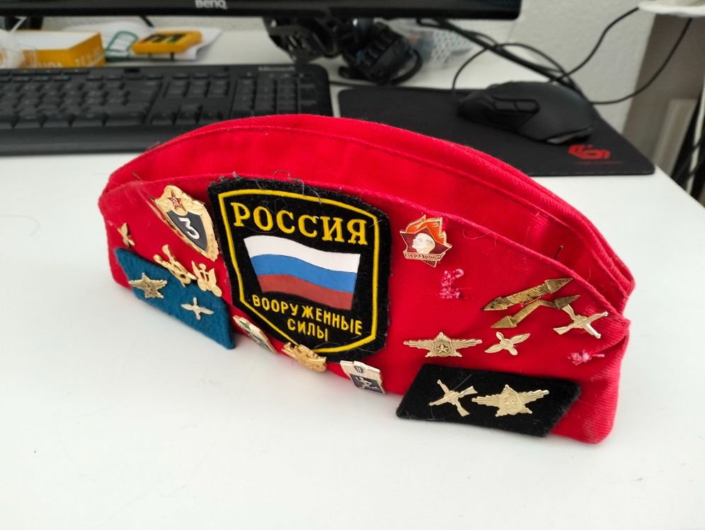 Russische Mütze mit vielen Abzeichen | Kaufen auf Ricardo