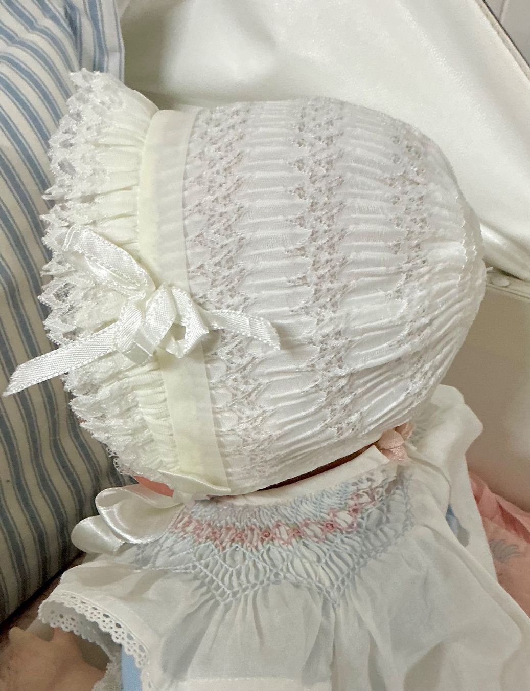 Bambole: ANTIKES HERZIGES BABYHÄUBCHEN – Usato da Zell LU venduto da Silvermemory 4