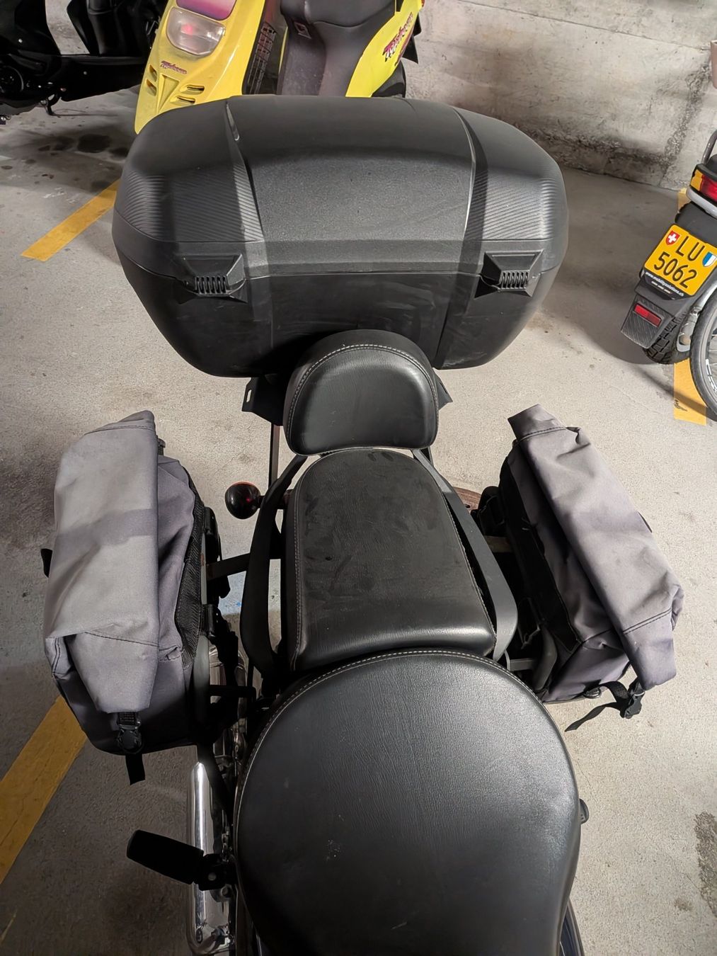 Royal Enfield Chopper: Royal Enfield Meteor 350 blau – Usato da Horw venduto da Pattini 5