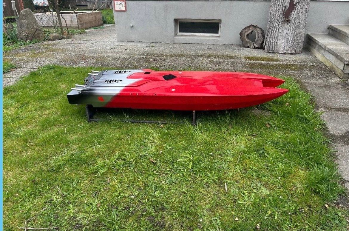RC Modellbau: Riesen Rennboot mit pollini Motor komplett – Gebraucht aus Dättwil AG von Egrace 3