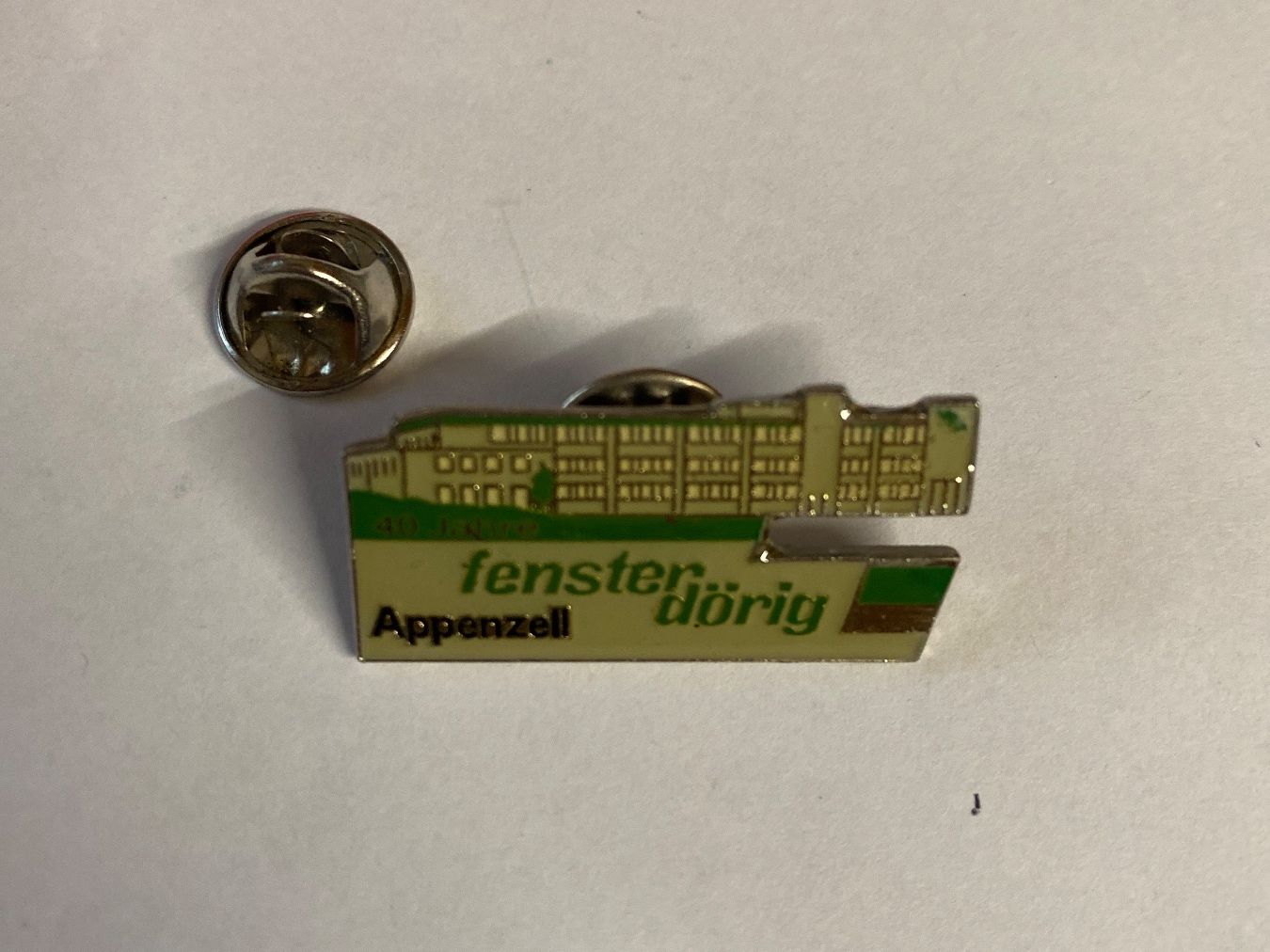 Placchette & Badge: PIN'S -  FENSTER DÖRIG - APPENZELL – Usato da Le Brassus venduto da cinema13
